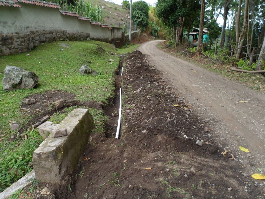Instalación de tubería de la red de distribución del acueducto